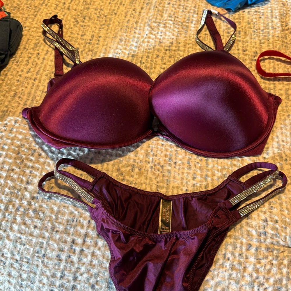 Victoria Secret bra and panty set 38D and Large panty